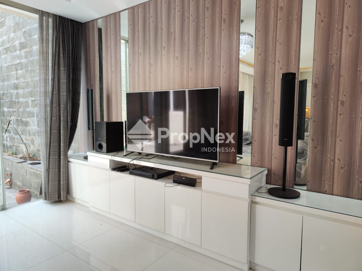 Rumah 2 Lantai Bagus Furnished di Citraland Stonegate — foto 3